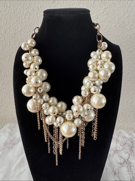Nordstrom Jewelry - NWT Nordstrom Faux Pearl Cluster Statement Necklace